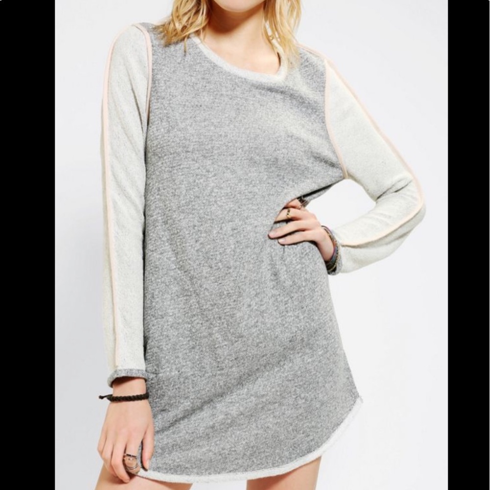 URBAN OUTFITTERS SWEATER TOP